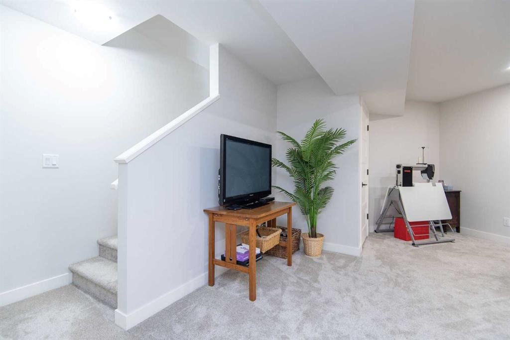 71 Golden Crescent, Red Deer, AB - Indoor Photo Showing Other Room