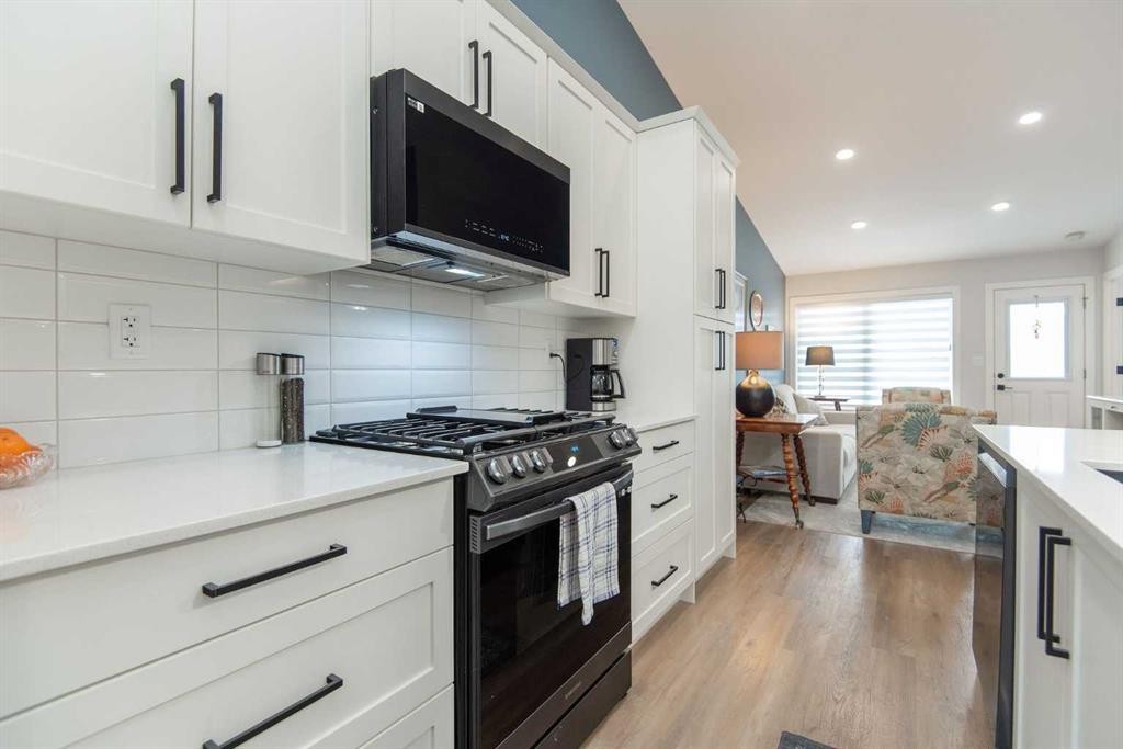 71 Golden Crescent, Red Deer, AB - Indoor Photo Showing Kitchen With Upgraded Kitchen