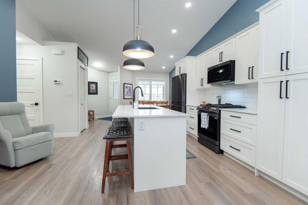 71 Golden Crescent, Red Deer, AB - Indoor Photo Showing Kitchen With Upgraded Kitchen