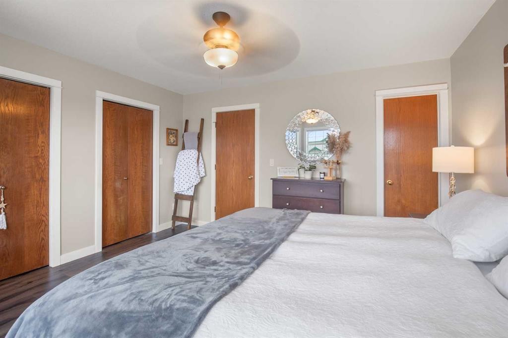 71 Abel Close, Red Deer, AB - Indoor Photo Showing Bedroom