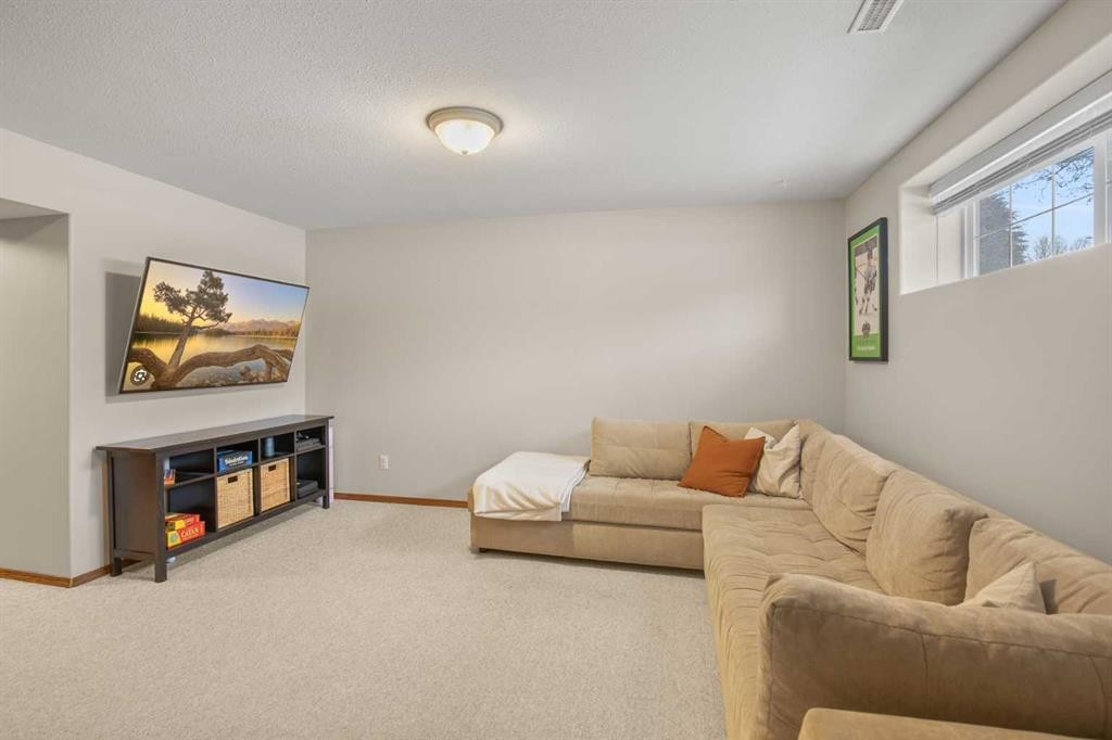 71 Abel Close, Red Deer, AB - Indoor Photo Showing Living Room