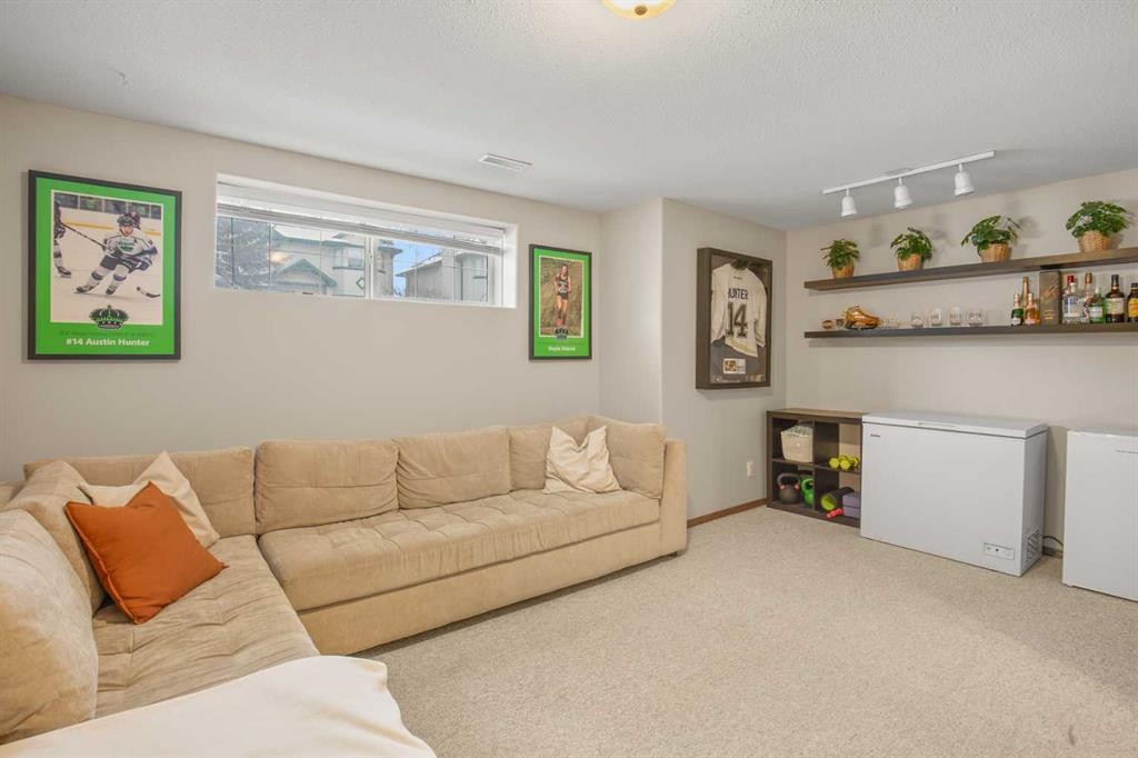 71 Abel Close, Red Deer, AB - Indoor Photo Showing Living Room