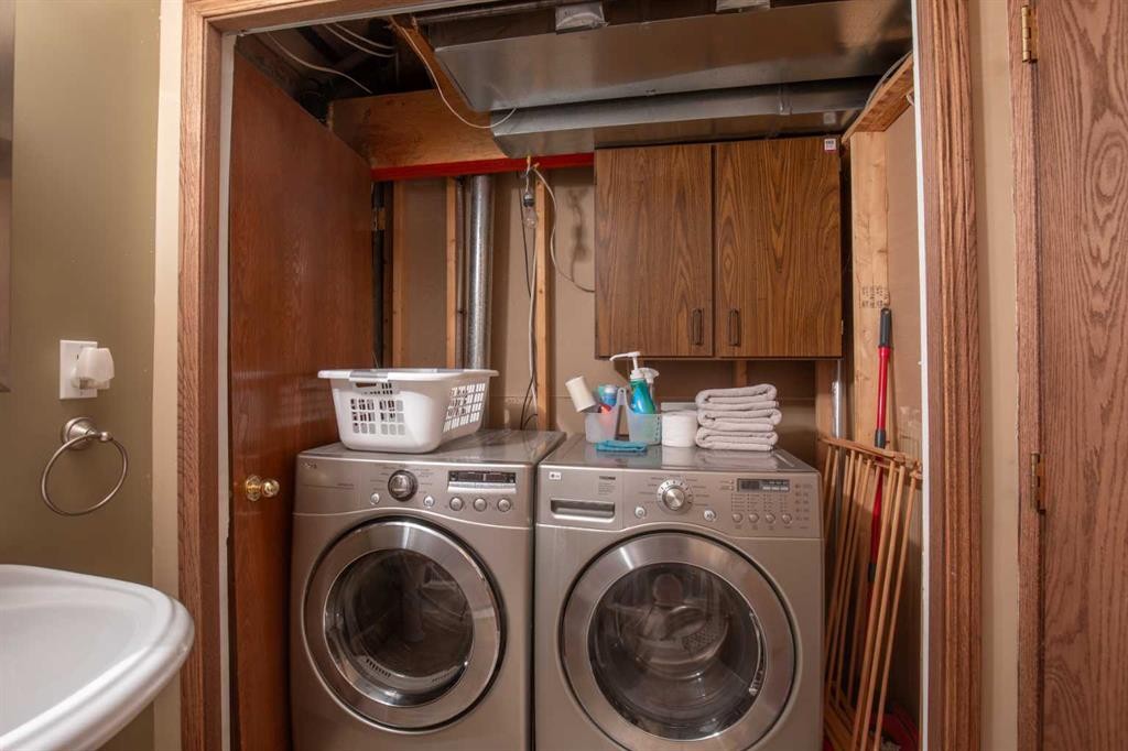 71 Abel Close, Red Deer, AB - Indoor Photo Showing Laundry Room