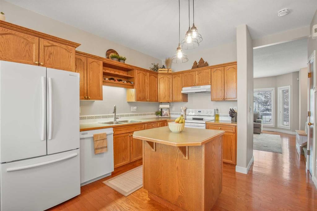 71 Abel Close, Red Deer, AB - Indoor Photo Showing Kitchen