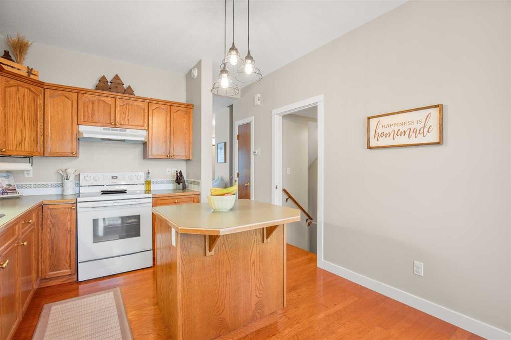 71 Abel Close, Red Deer, AB - Indoor Photo Showing Kitchen