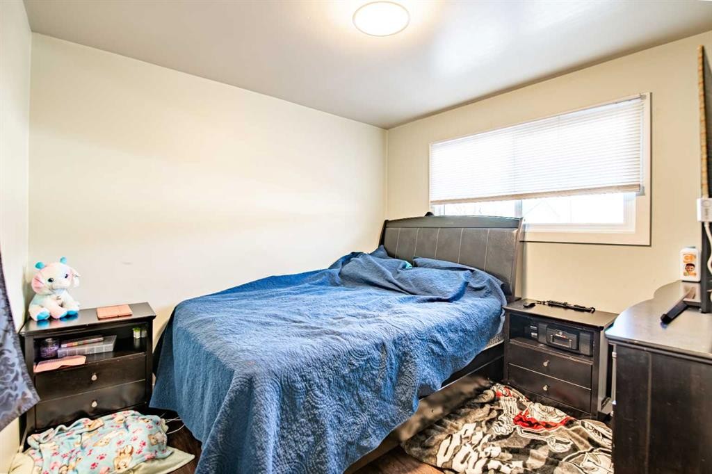 5903 56 Avenue, Red Deer, AB - Indoor Photo Showing Bedroom
