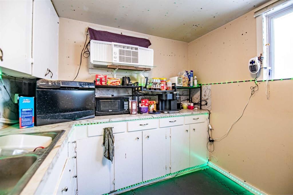 5903 56 Avenue, Red Deer, AB - Indoor