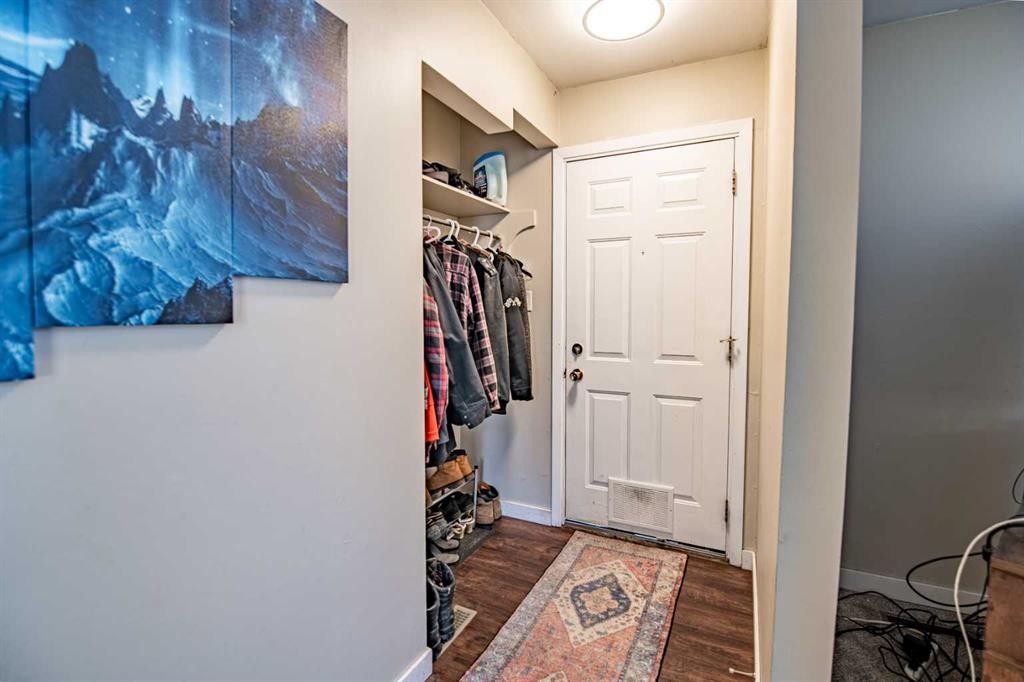 5903 56 Avenue, Red Deer, AB - Indoor