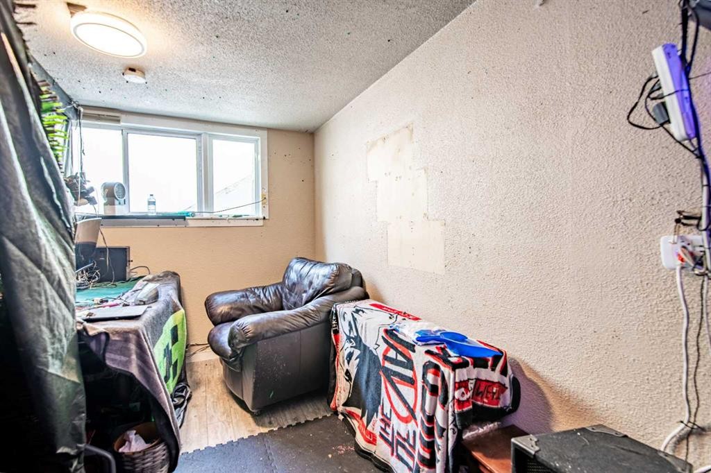 5903 56 Avenue, Red Deer, AB - Indoor