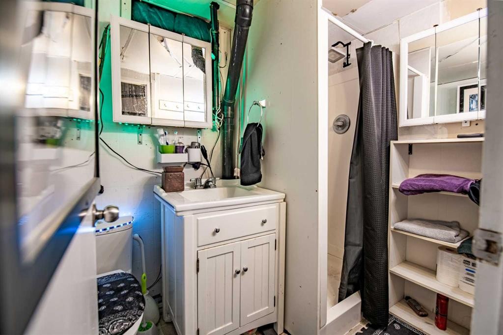 5903 56 Avenue, Red Deer, AB - Indoor