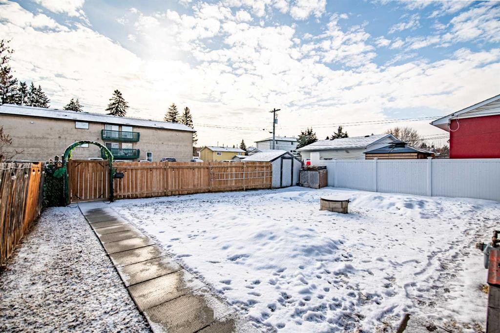 5903 56 Avenue, Red Deer, AB - Outdoor