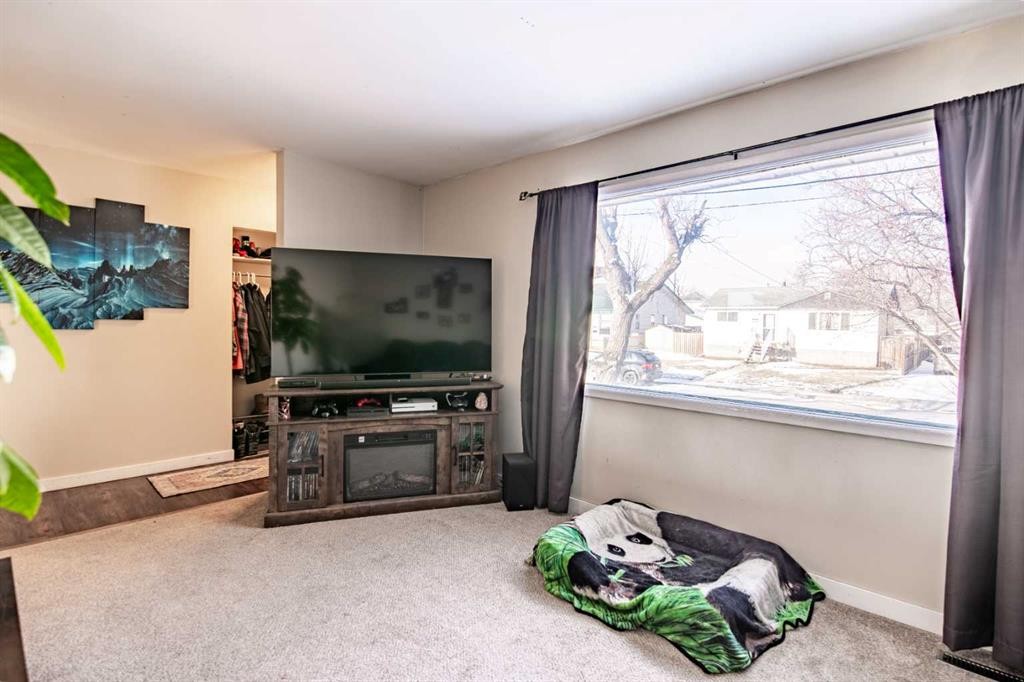 5903 56 Avenue, Red Deer, AB - Indoor