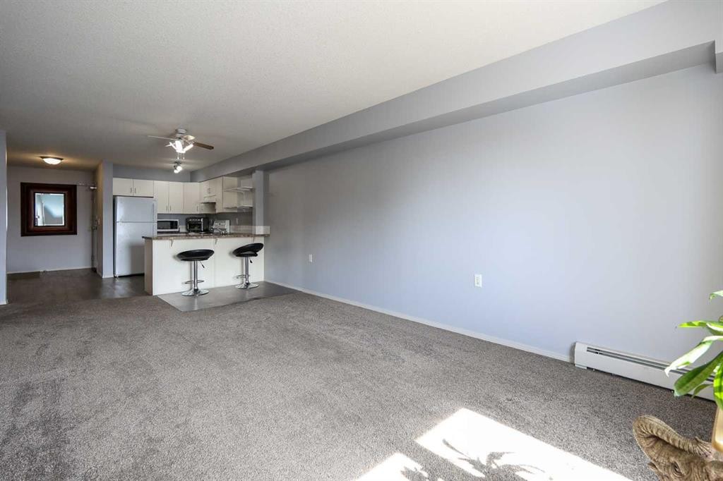 312-80A Kelloway Crescent, Red Deer, AB - Indoor Photo Showing Kitchen