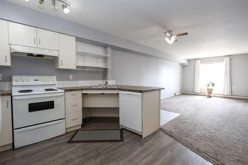 312-80A Kelloway Crescent, Red Deer, AB - Indoor Photo Showing Kitchen