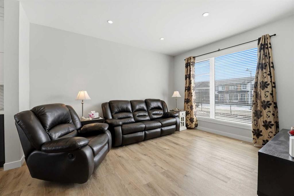 44 Evergreen Way, Red Deer, AB - Indoor Photo Showing Living Room