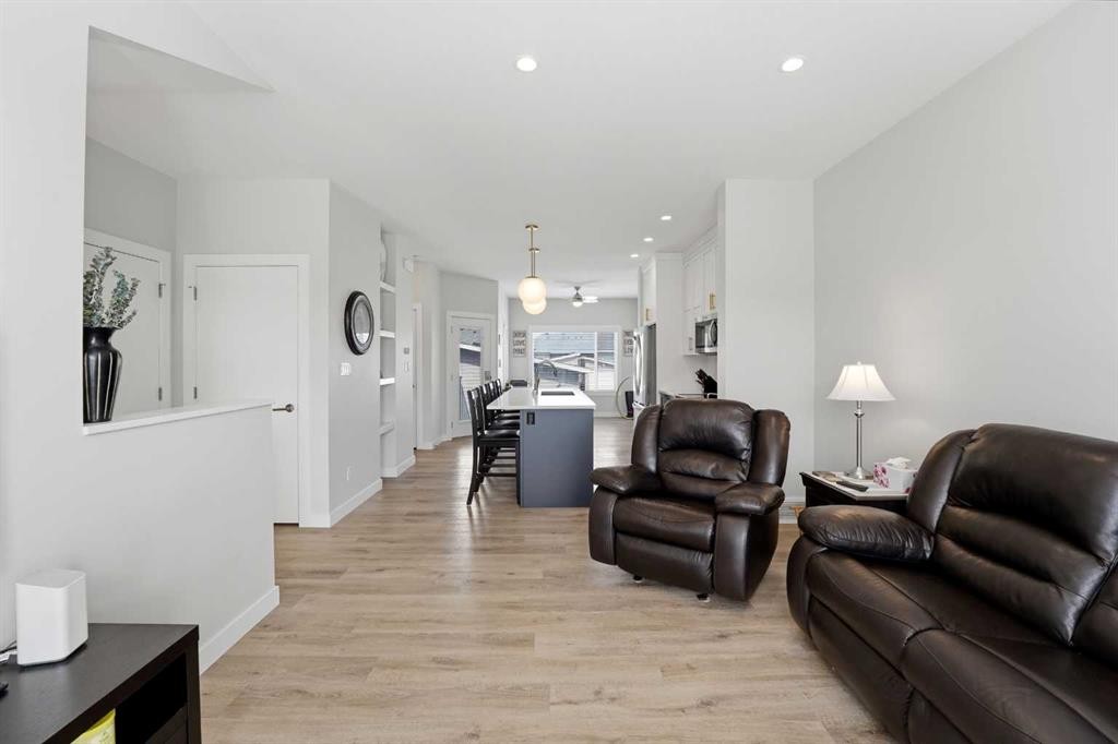 44 Evergreen Way, Red Deer, AB - Indoor Photo Showing Living Room
