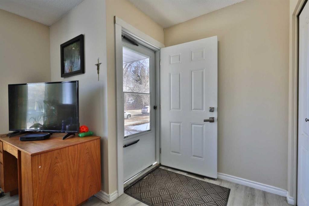 6403A 49 Avenue, Camrose, AB - Indoor Photo Showing Other Room