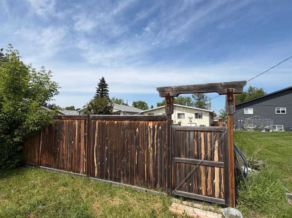 6403A 49 Avenue, Camrose, AB - Outdoor