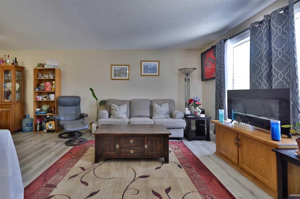 6403A 49 Avenue, Camrose, AB - Indoor Photo Showing Living Room