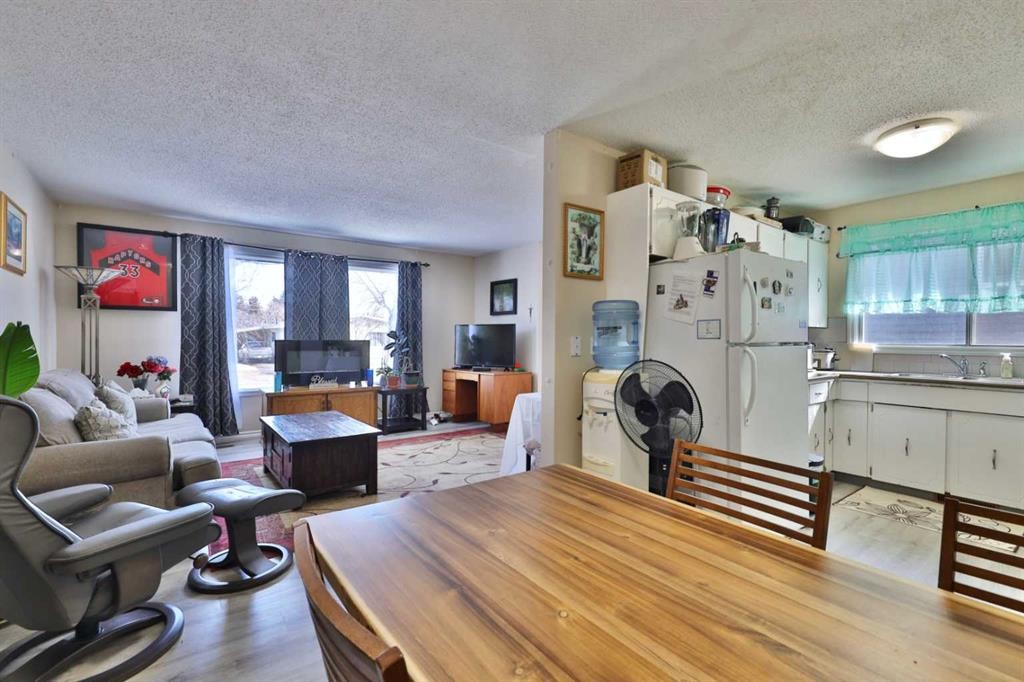 6403A 49 Avenue, Camrose, AB - Indoor Photo Showing Living Room