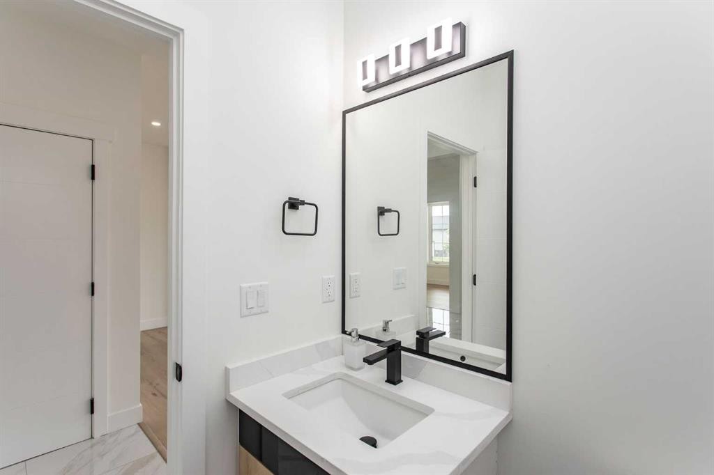17 Thatcher Avenue, Red Deer, AB - Indoor Photo Showing Bathroom