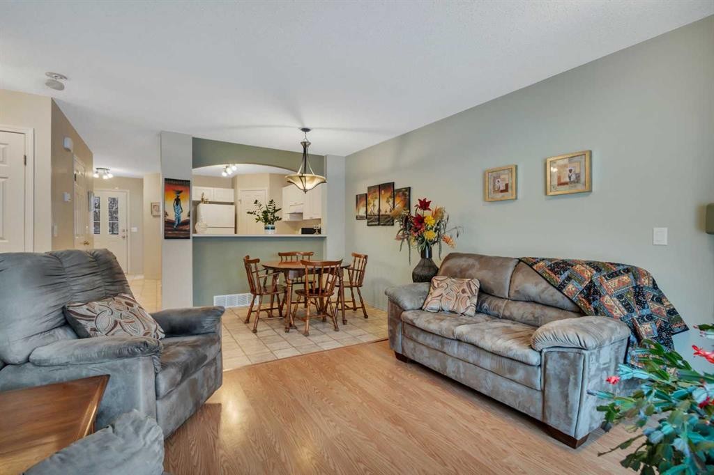 6 Jenkins Drive, Red Deer, AB - Indoor Photo Showing Living Room