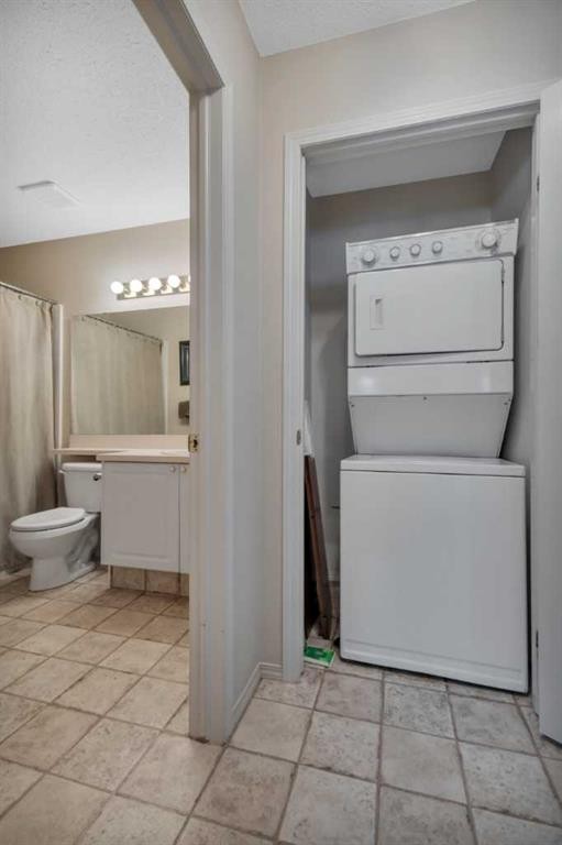 6 Jenkins Drive, Red Deer, AB - Indoor Photo Showing Laundry Room