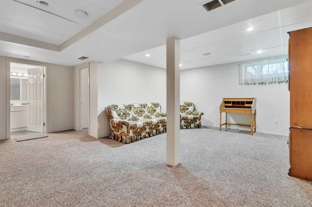 6 Jenkins Drive, Red Deer, AB - Indoor Photo Showing Other Room