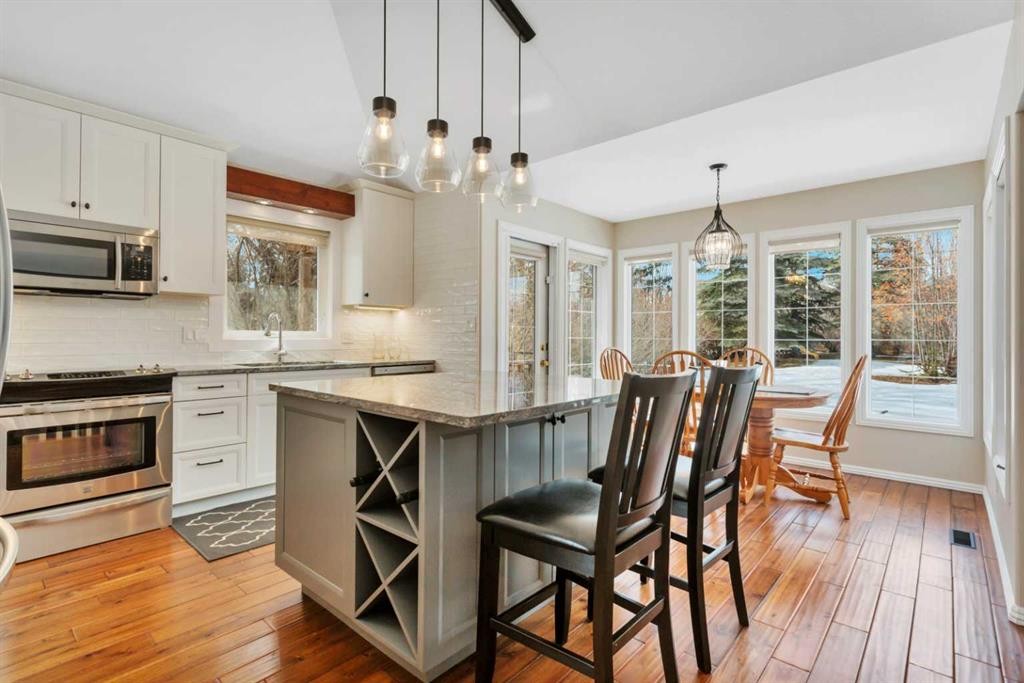 49 Coventry Lane, Lacombe, AB - Indoor Photo Showing Kitchen With Upgraded Kitchen