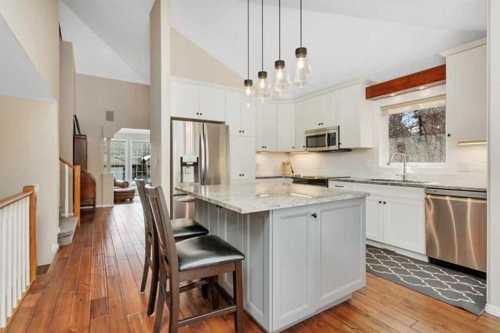 49 Coventry Lane, Lacombe, AB - Indoor Photo Showing Kitchen With Upgraded Kitchen