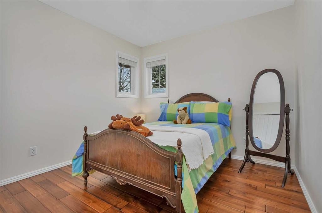 49 Coventry Lane, Lacombe, AB - Indoor Photo Showing Bedroom