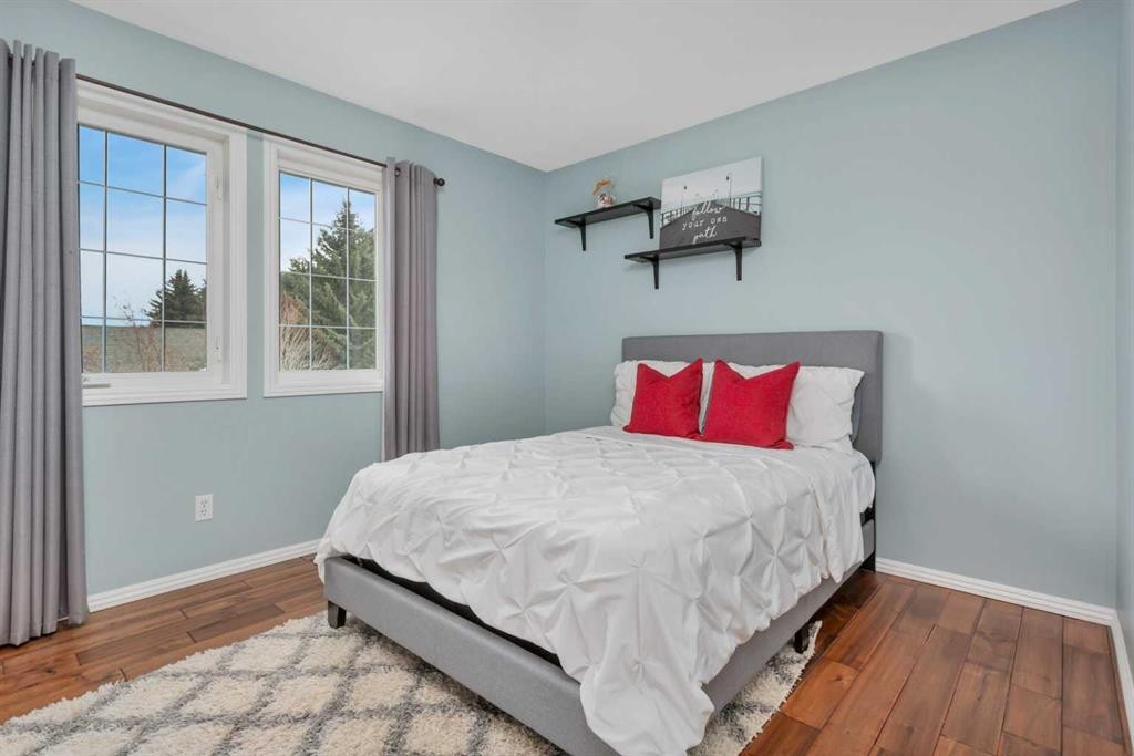 49 Coventry Lane, Lacombe, AB - Indoor Photo Showing Bedroom