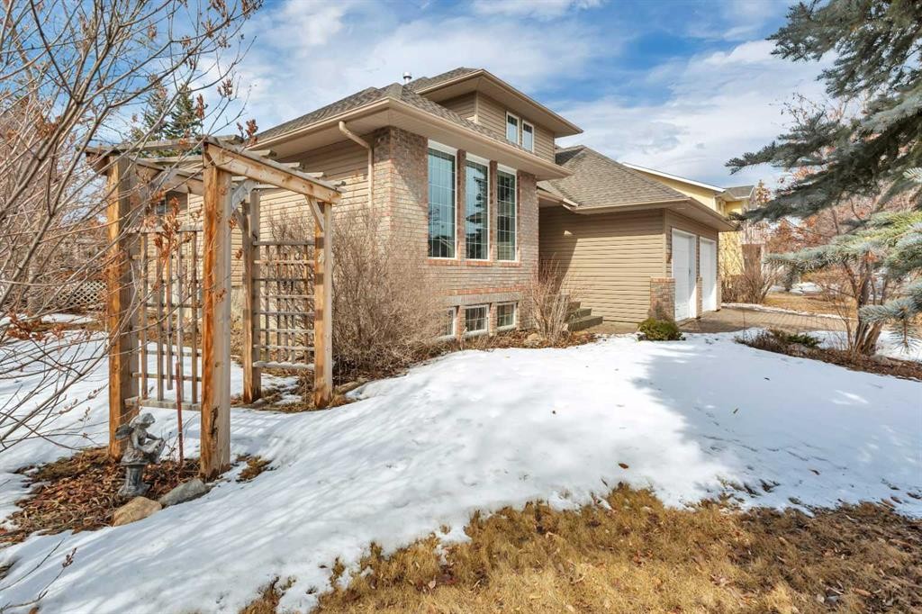 49 Coventry Lane, Lacombe, AB - Outdoor