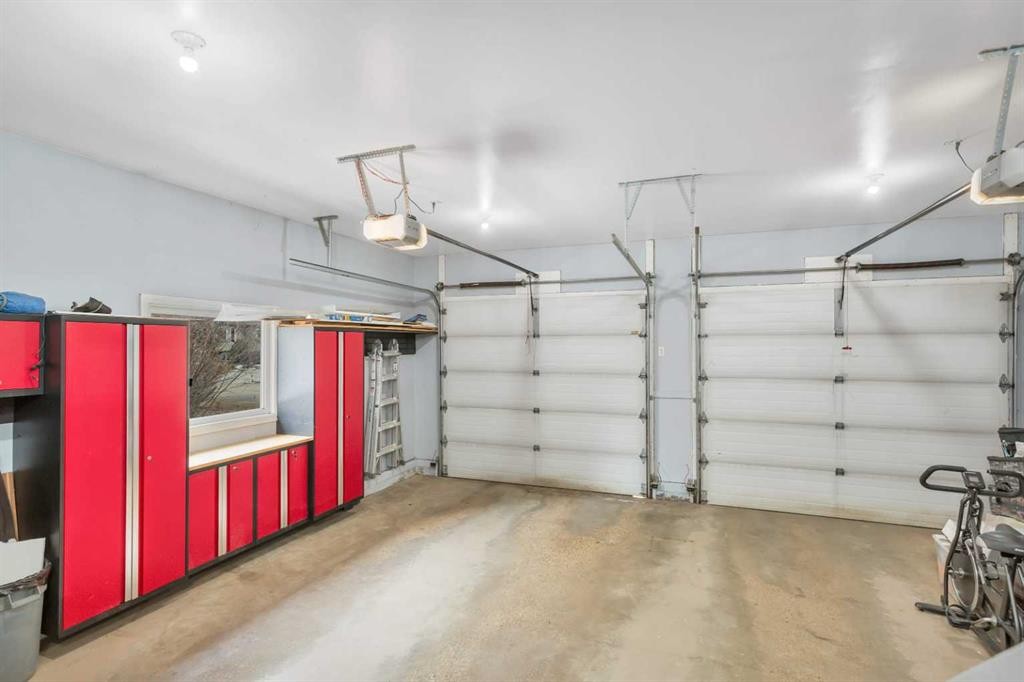 49 Coventry Lane, Lacombe, AB - Indoor Photo Showing Garage