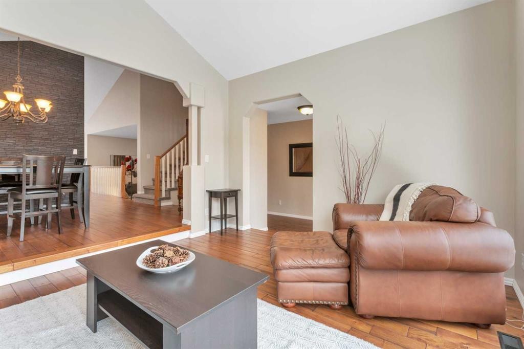 49 Coventry Lane, Lacombe, AB - Indoor Photo Showing Living Room