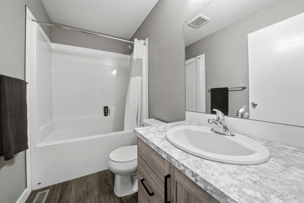 71 Palmer Circle, Blackfalds, AB - Indoor Photo Showing Bathroom
