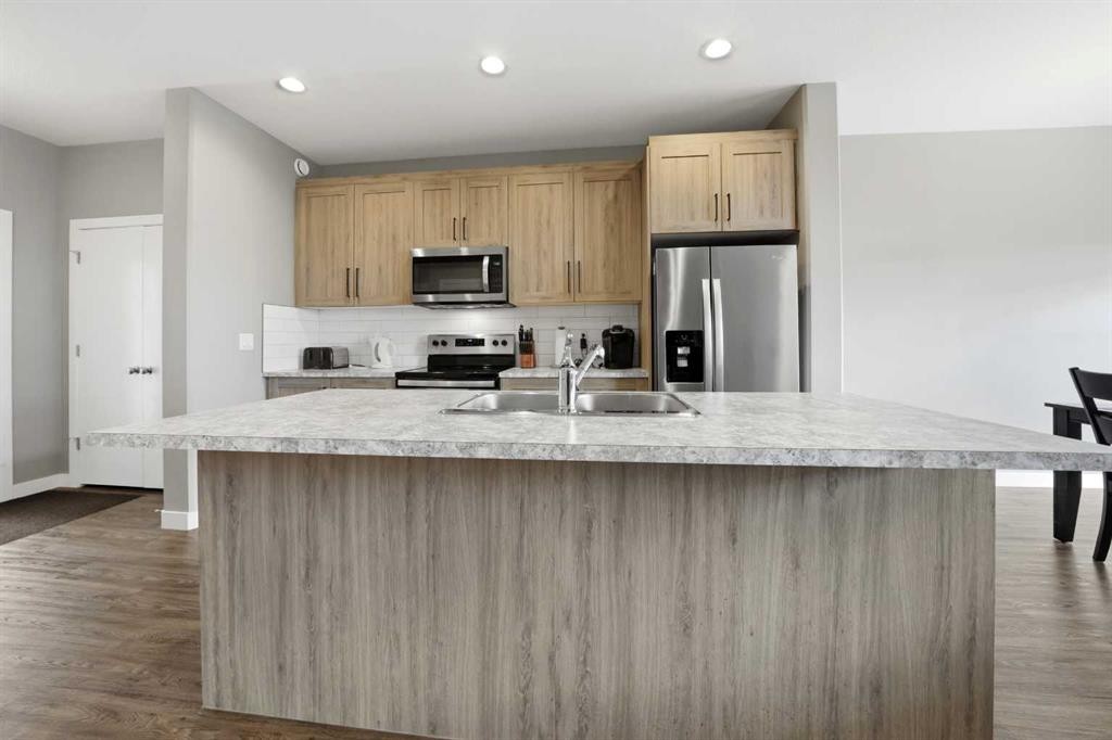 71 Palmer Circle, Blackfalds, AB - Indoor Photo Showing Kitchen With Upgraded Kitchen