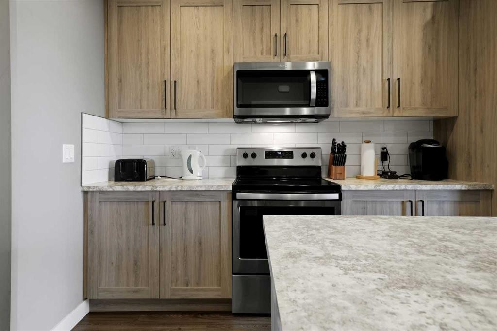 71 Palmer Circle, Blackfalds, AB - Indoor Photo Showing Kitchen