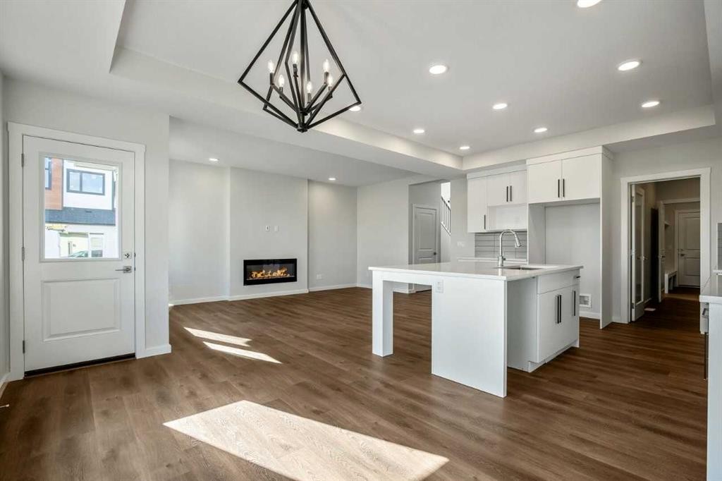 27 Heritage Link, Cochrane, AB - Indoor Photo Showing Kitchen