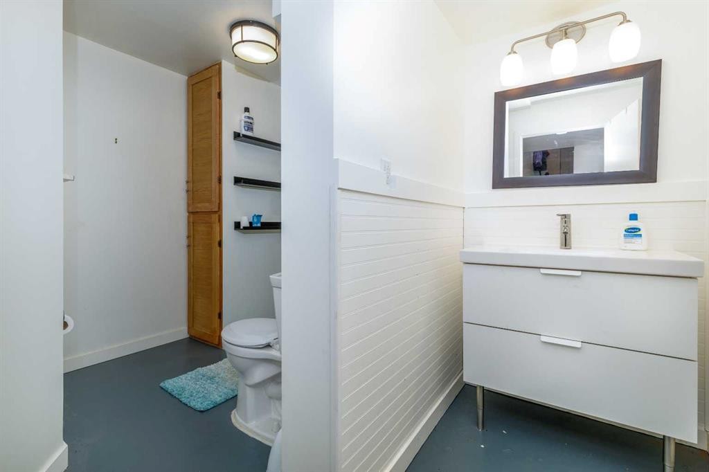 28 Goard Close, Red Deer, AB - Indoor Photo Showing Bathroom