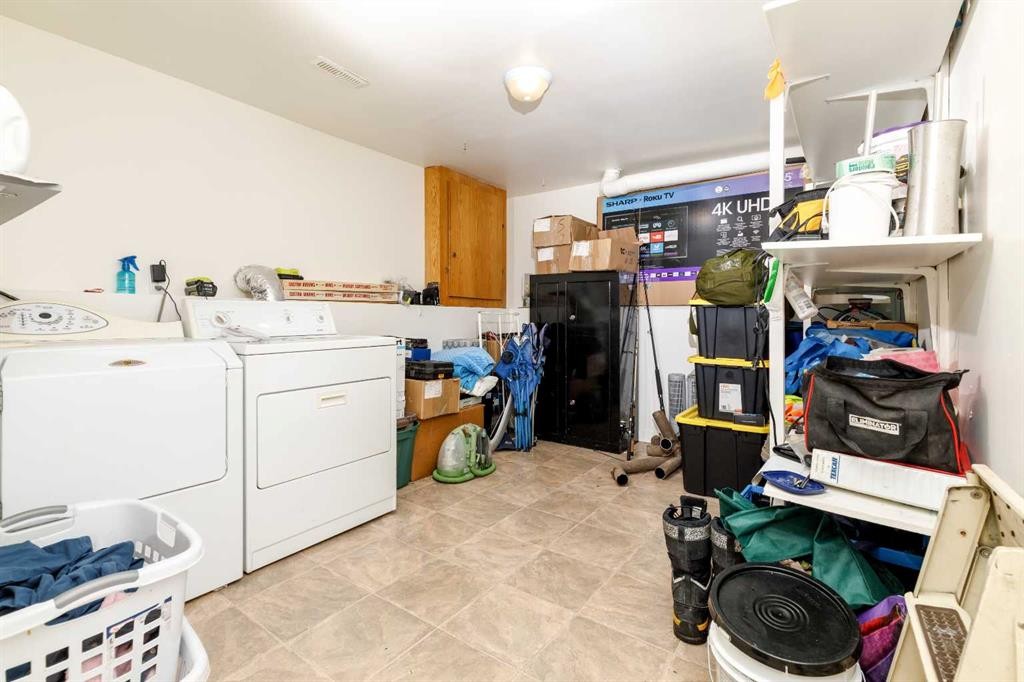 28 Goard Close, Red Deer, AB - Indoor Photo Showing Laundry Room
