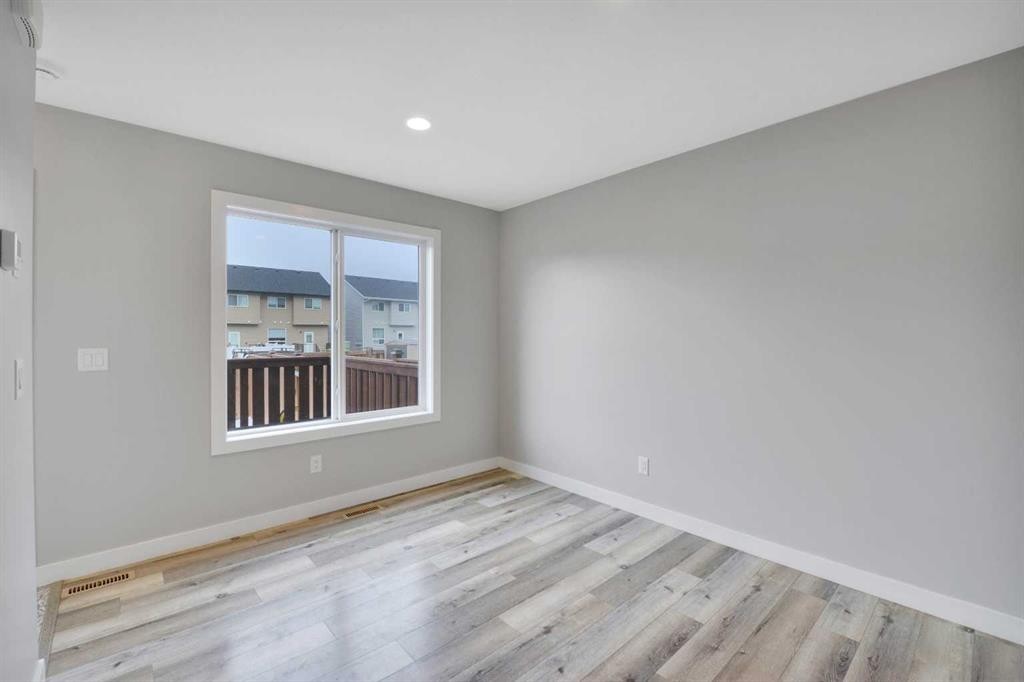 15 Iron Gate Boulevard, Sylvan Lake, AB - Indoor Photo Showing Other Room
