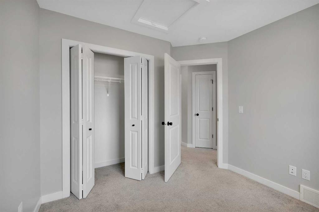 15 Iron Gate Boulevard, Sylvan Lake, AB - Indoor