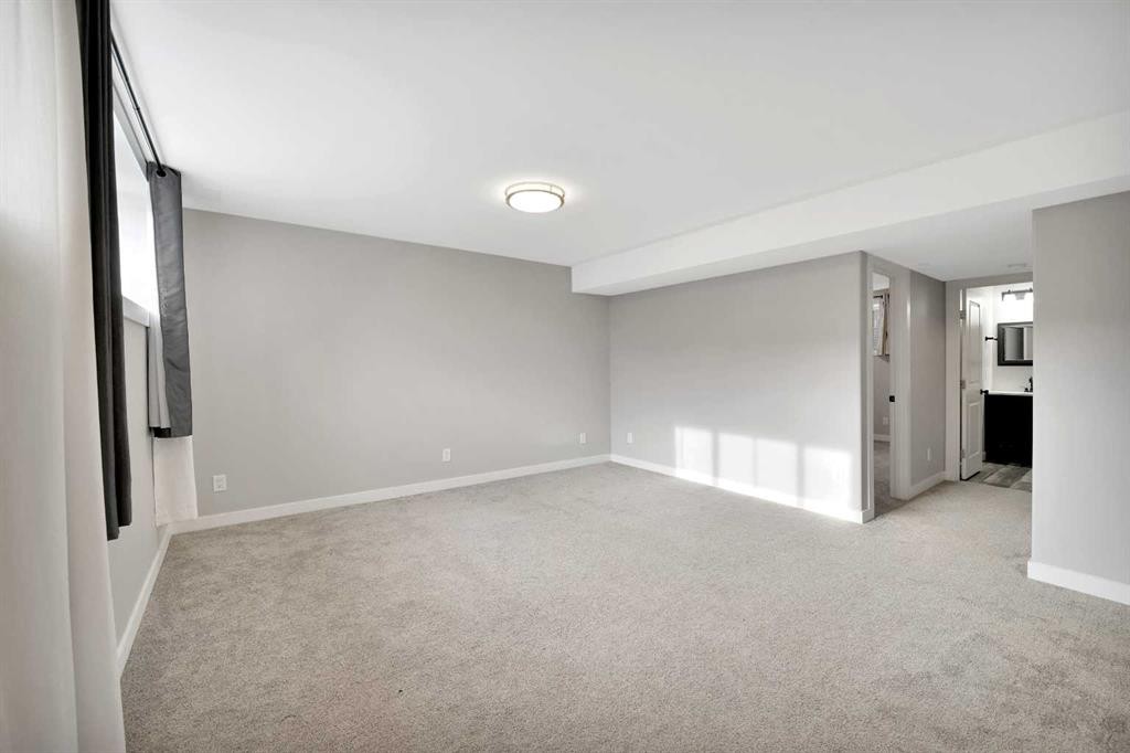 15 Iron Gate Boulevard, Sylvan Lake, AB - Indoor Photo Showing Other Room