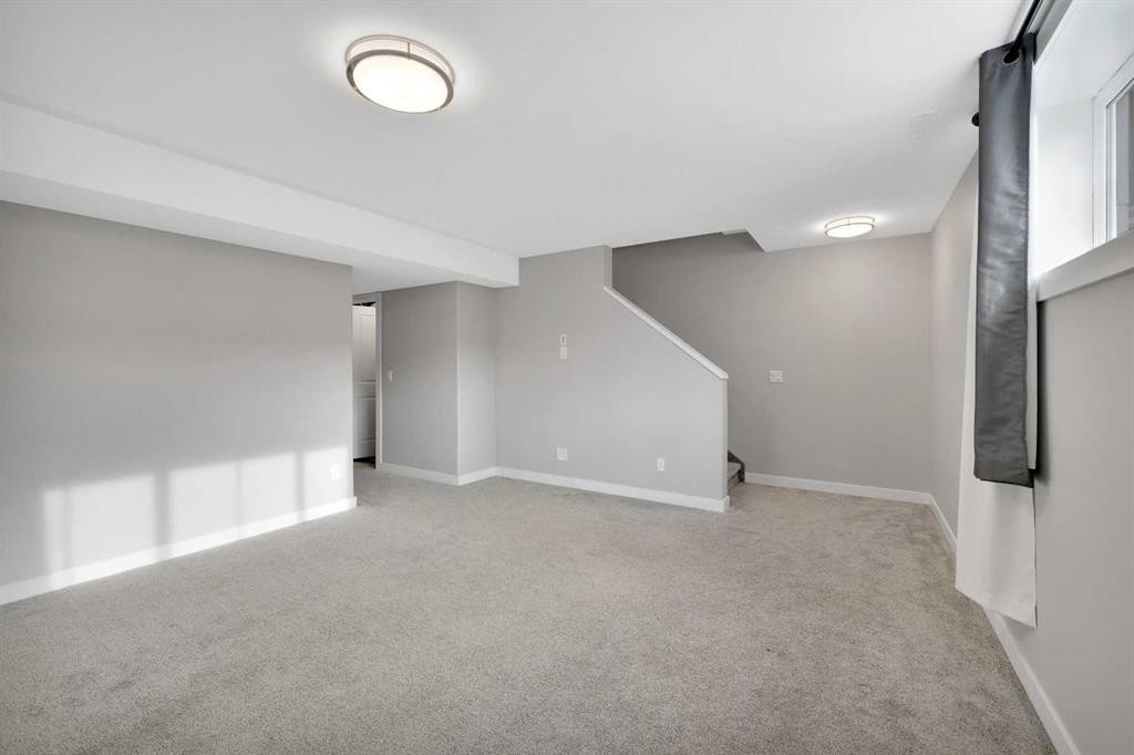 15 Iron Gate Boulevard, Sylvan Lake, AB - Indoor Photo Showing Other Room