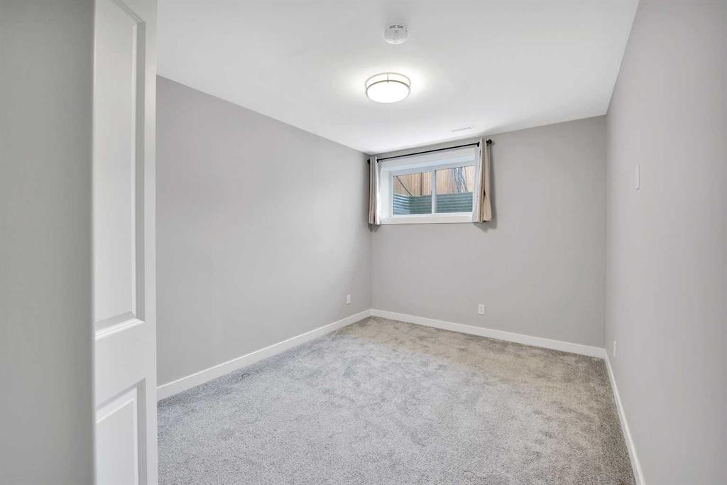 15 Iron Gate Boulevard, Sylvan Lake, AB - Indoor Photo Showing Other Room