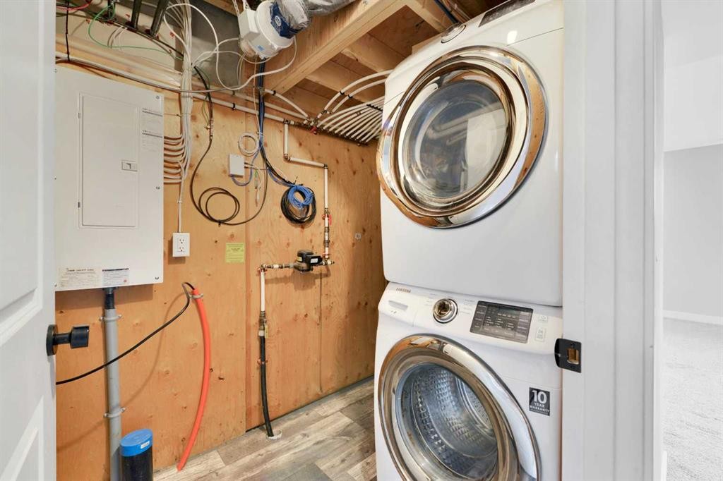 15 Iron Gate Boulevard, Sylvan Lake, AB - Indoor Photo Showing Laundry Room