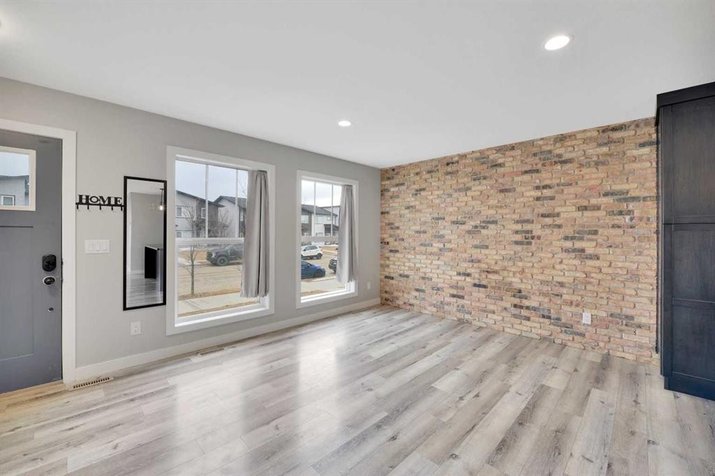 15 Iron Gate Boulevard, Sylvan Lake, AB - Indoor Photo Showing Other Room