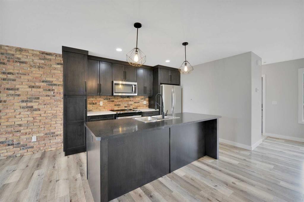 15 Iron Gate Boulevard, Sylvan Lake, AB - Indoor Photo Showing Kitchen With Stainless Steel Kitchen With Upgraded Kitchen