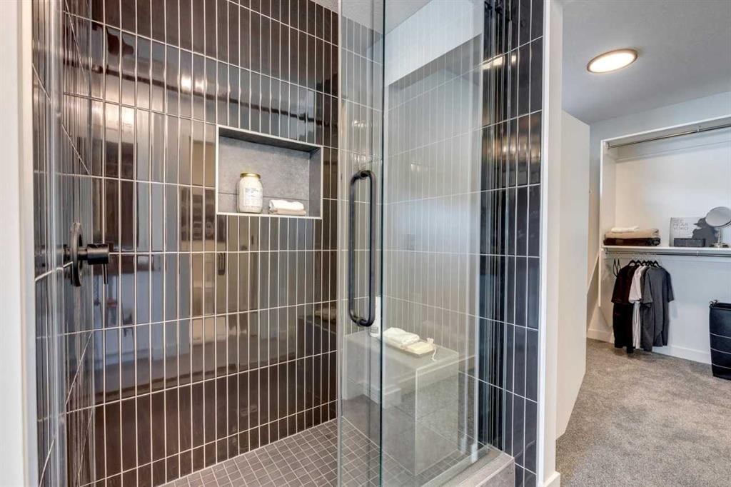 9 Amblefield View Nw, Calgary, AB - Indoor Photo Showing Bathroom